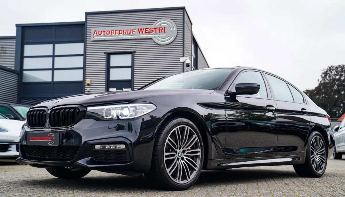 530i High Executive | Head Up Display | Panorama dak | Achteruitrijcamera | Apple Carplay | Harman/Kardon