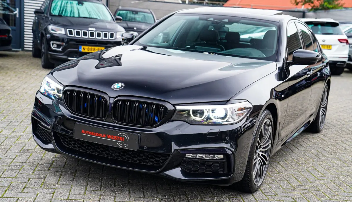 530i High Executive | Head Up Display | Panorama dak | Achteruitrijcamera | Apple Carplay | Harman/Kardon
