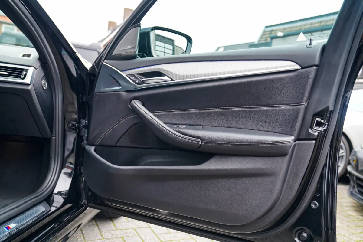 530i High Executive | Head Up Display | Panorama dak | Achteruitrijcamera | Apple Carplay | Harman/Kardon