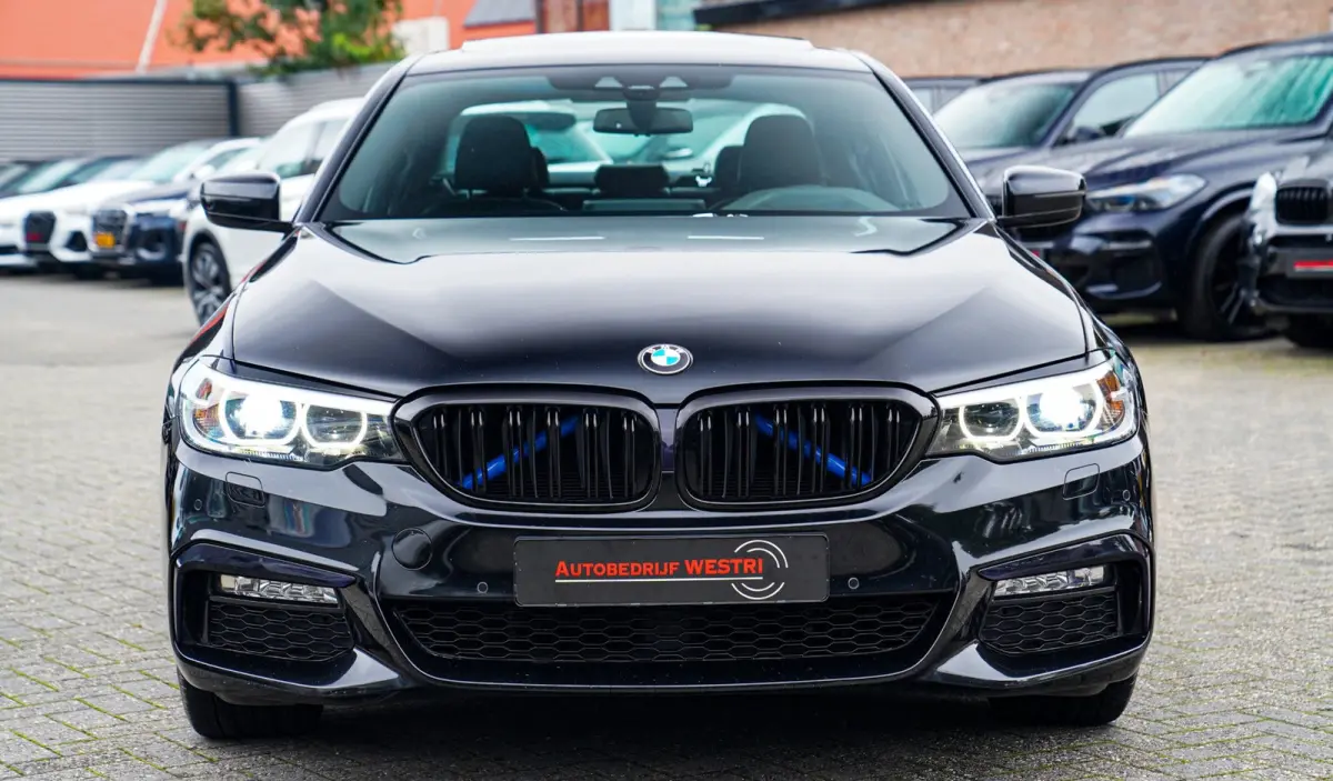 530i High Executive | Head Up Display | Panorama dak | Achteruitrijcamera | Apple Carplay | Harman/Kardon