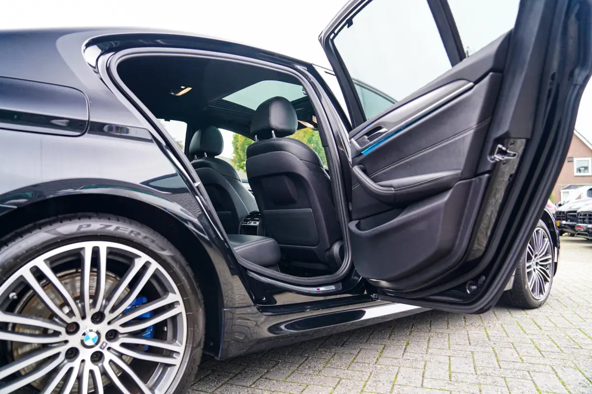 530i High Executive | Head Up Display | Panorama dak | Achteruitrijcamera | Apple Carplay | Harman/Kardon