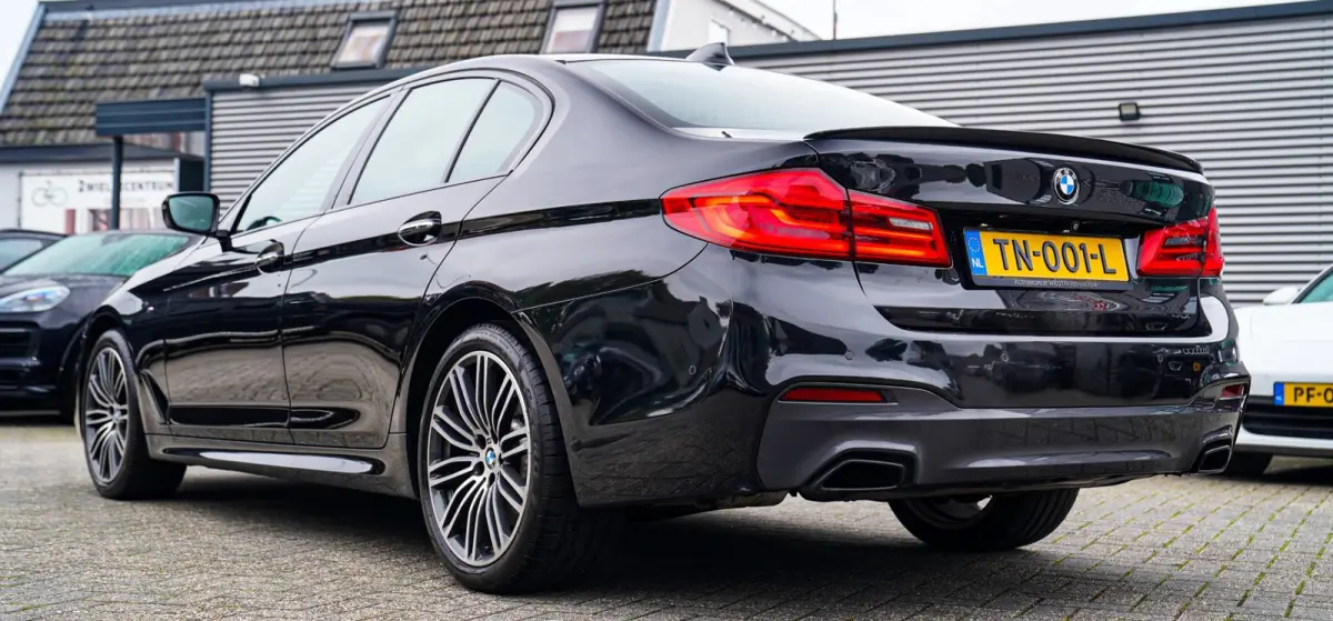 530i High Executive | Head Up Display | Panorama dak | Achteruitrijcamera | Apple Carplay | Harman/Kardon