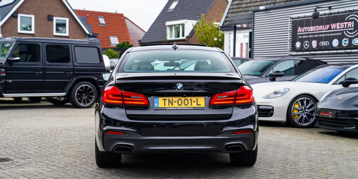 530i High Executive | Head Up Display | Panorama dak | Achteruitrijcamera | Apple Carplay | Harman/Kardon