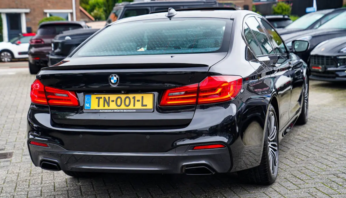 530i High Executive | Head Up Display | Panorama dak | Achteruitrijcamera | Apple Carplay | Harman/Kardon