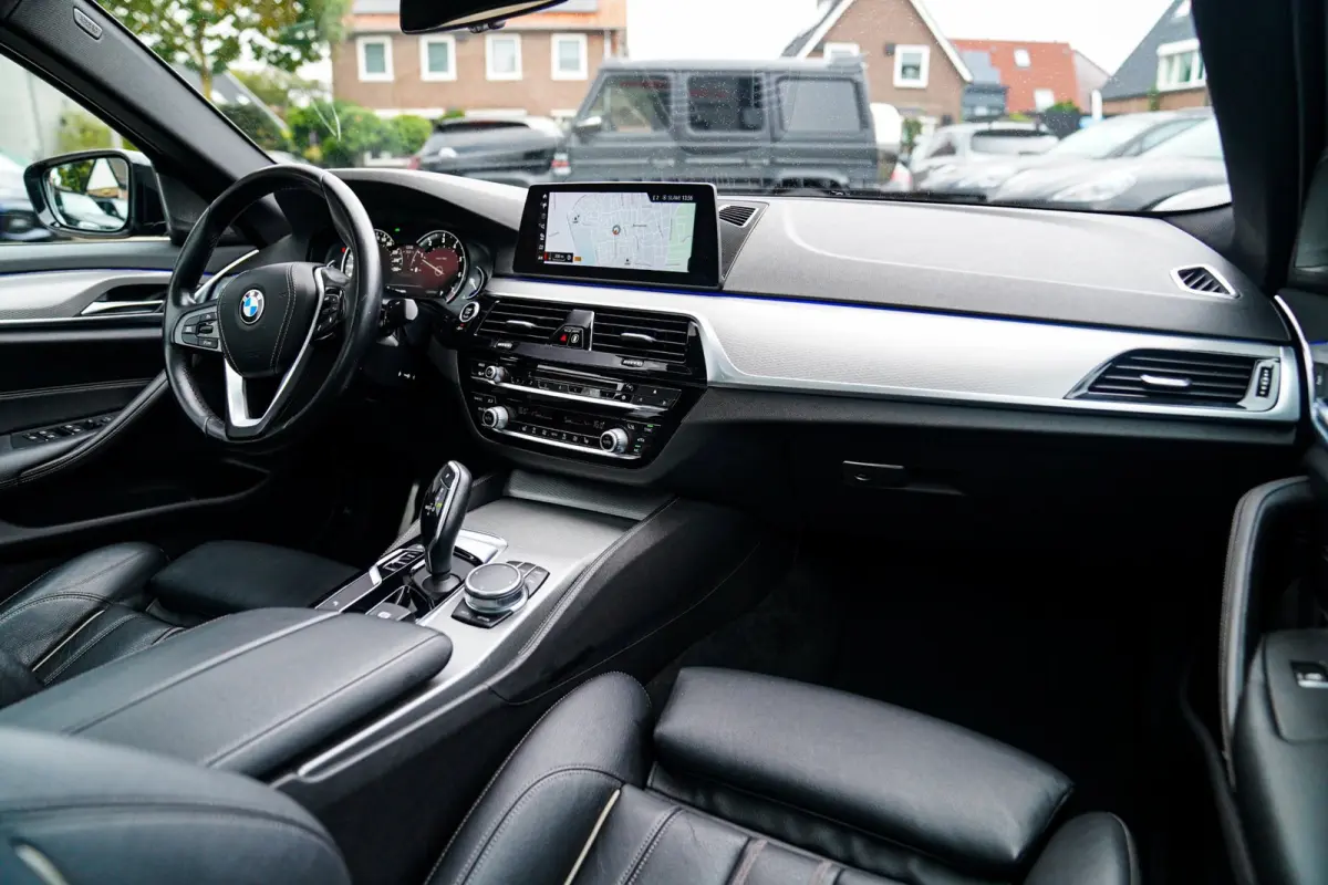 530i High Executive | Head Up Display | Panorama dak | Achteruitrijcamera | Apple Carplay | Harman/Kardon