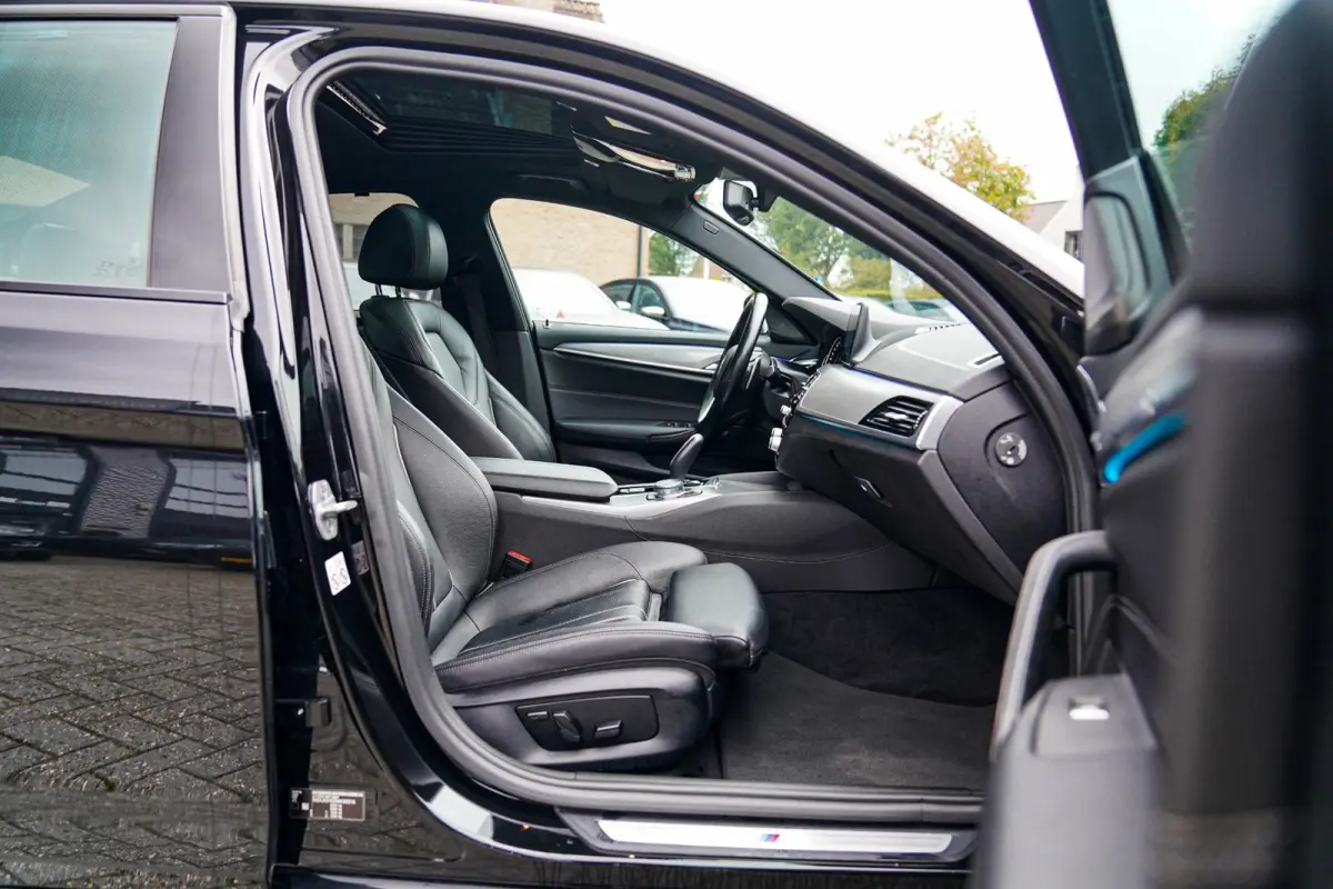 530i High Executive | Head Up Display | Panorama dak | Achteruitrijcamera | Apple Carplay | Harman/Kardon