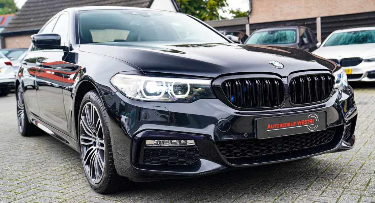 530i High Executive | Head Up Display | Panorama dak | Achteruitrijcamera | Apple Carplay | Harman/Kardon