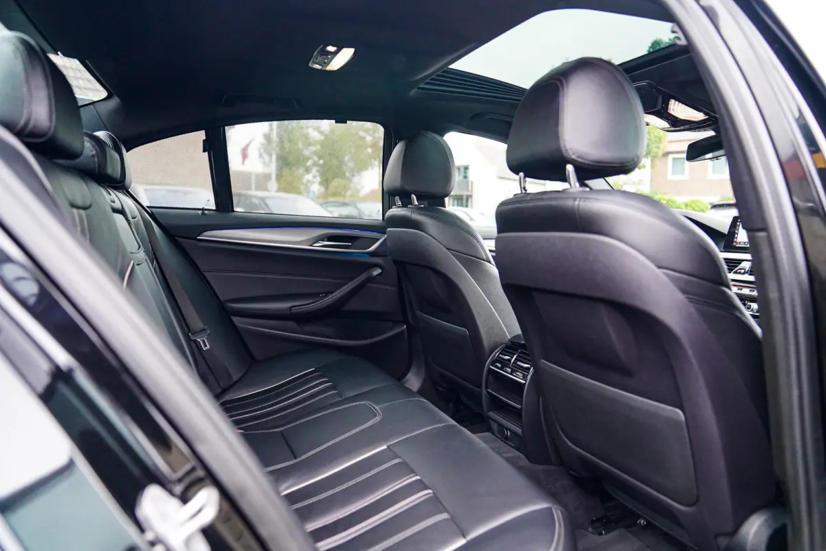 530i High Executive | Head Up Display | Panorama dak | Achteruitrijcamera | Apple Carplay | Harman/Kardon