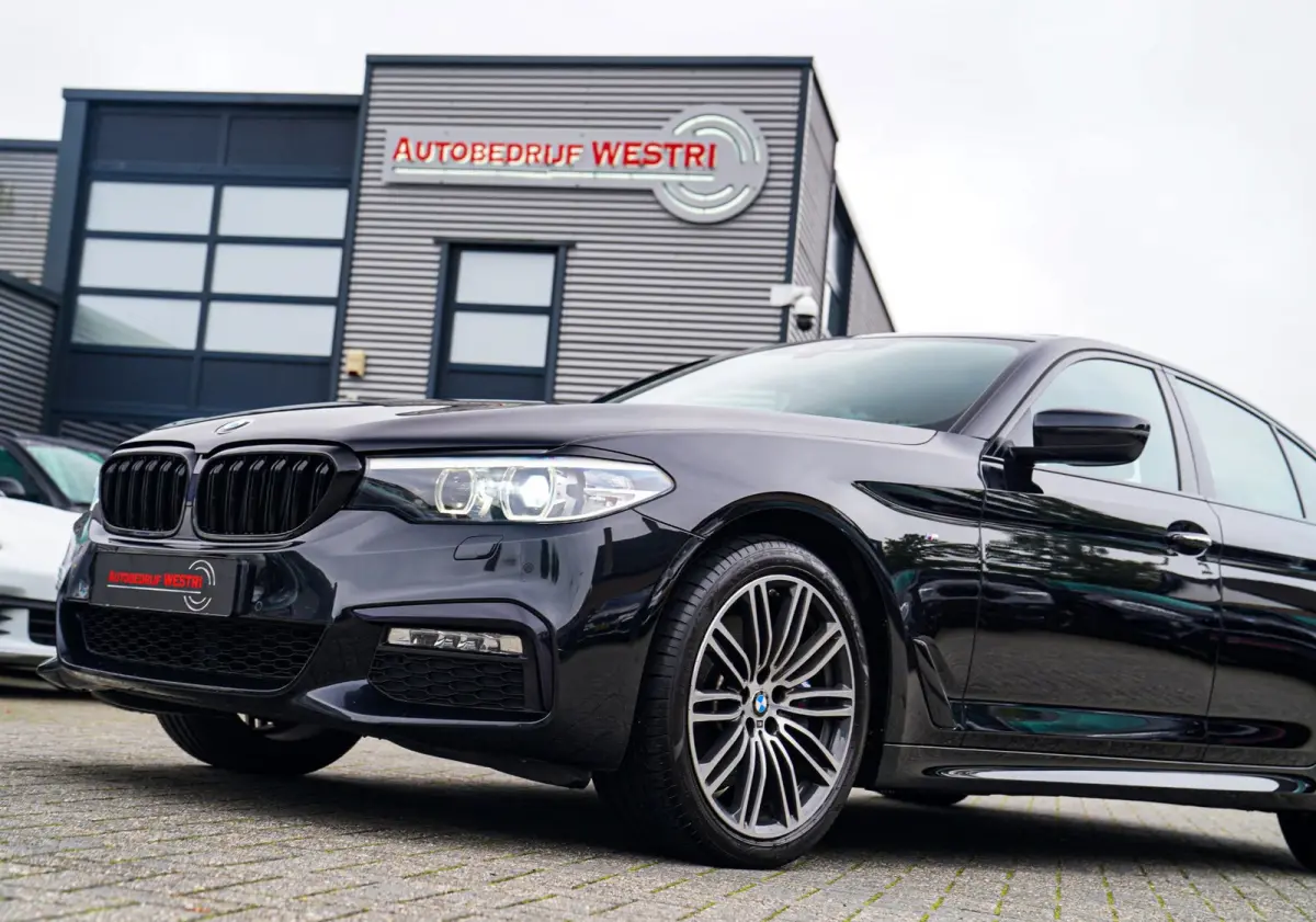 530i High Executive | Head Up Display | Panorama dak | Achteruitrijcamera | Apple Carplay | Harman/Kardon