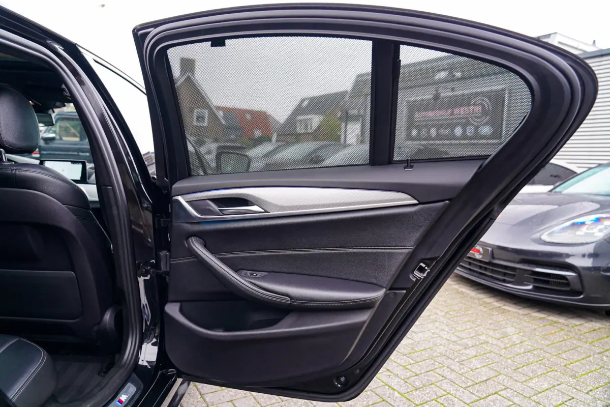 530i High Executive | Head Up Display | Panorama dak | Achteruitrijcamera | Apple Carplay | Harman/Kardon