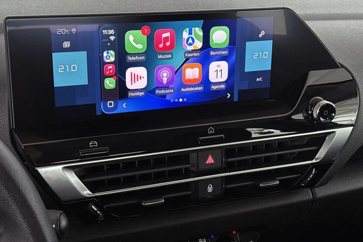 Live 50 kWh Apple CarPlay Climate Control