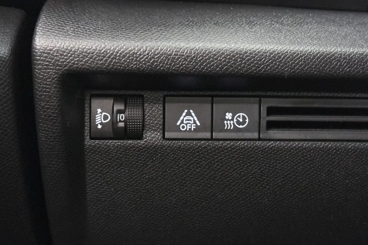 Live 50 kWh Apple CarPlay Climate Control