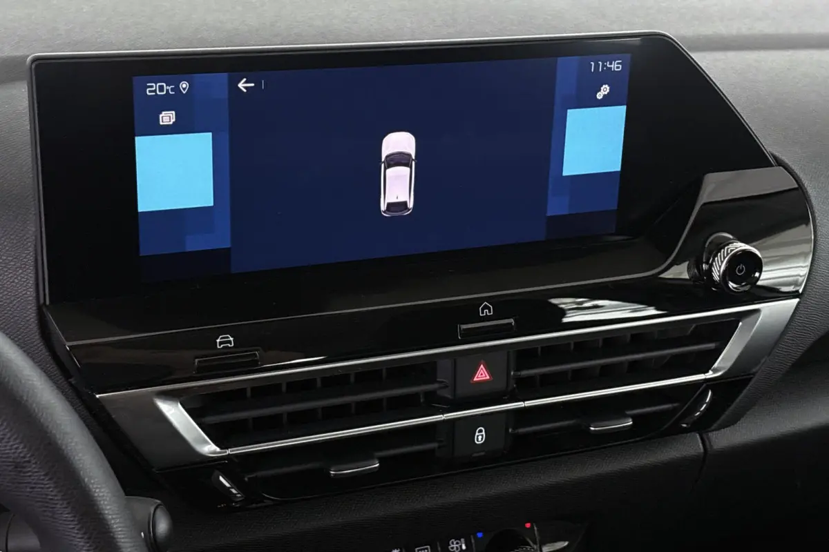 Live 50 kWh Apple CarPlay Climate Control