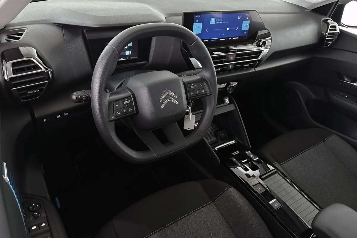 Live 50 kWh Apple CarPlay Climate Control