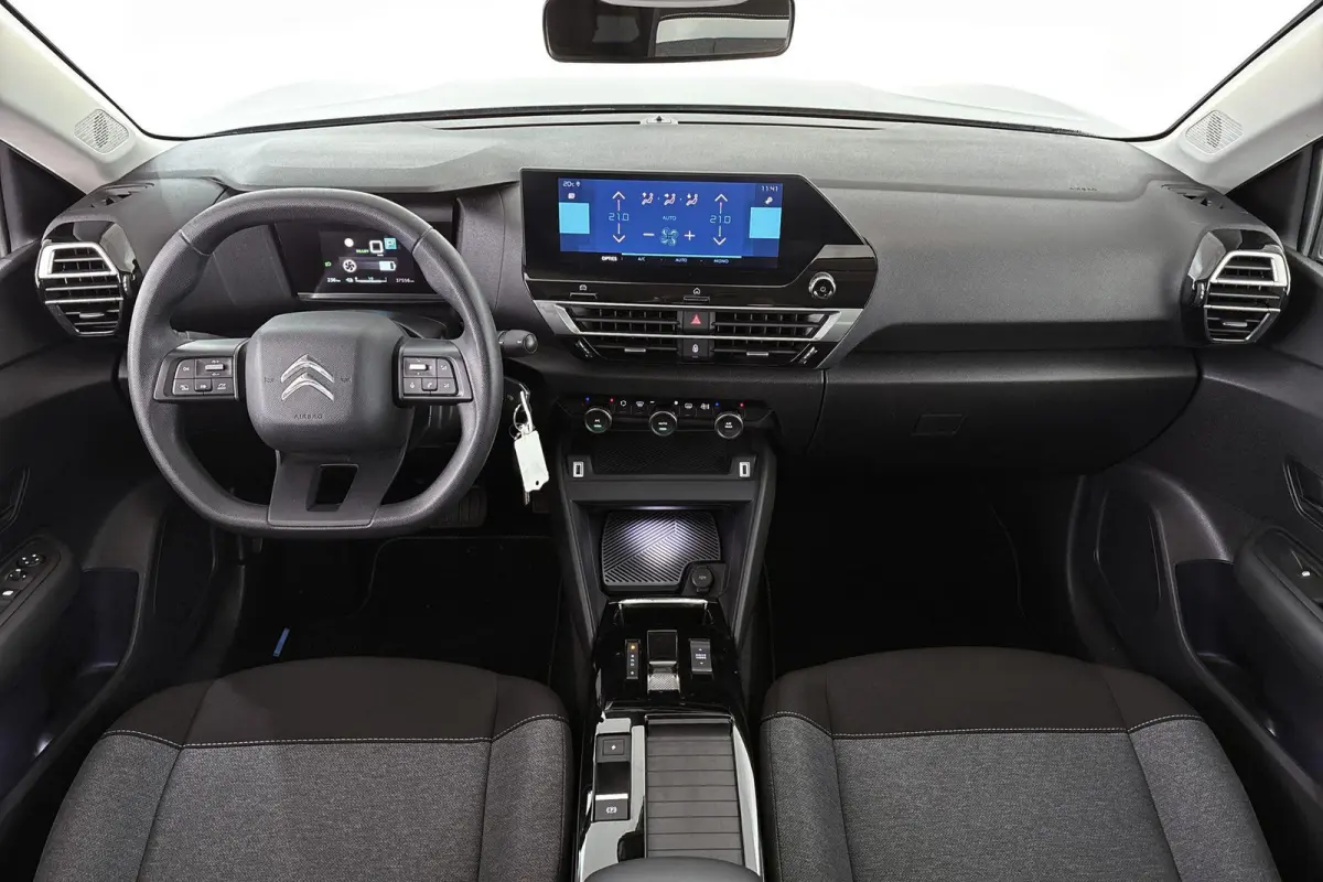 Live 50 kWh Apple CarPlay Climate Control