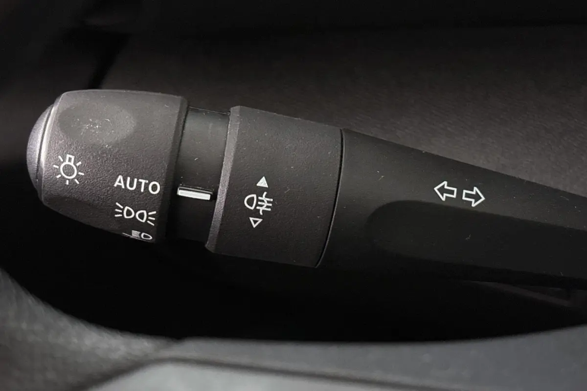 Live 50 kWh Apple CarPlay Climate Control