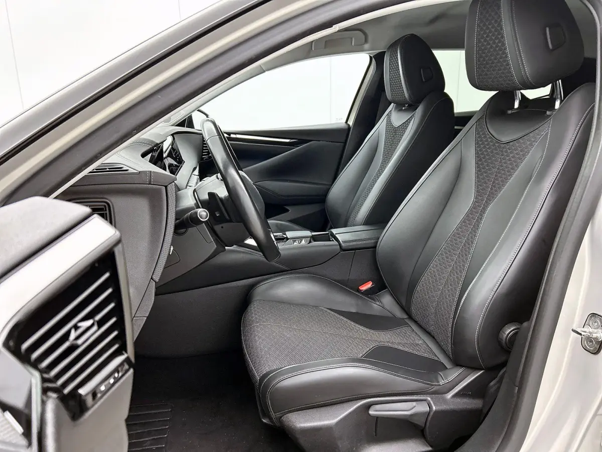 1.2 PureTech Trocadero CAMERA | HEAD-UP | CARPLAY