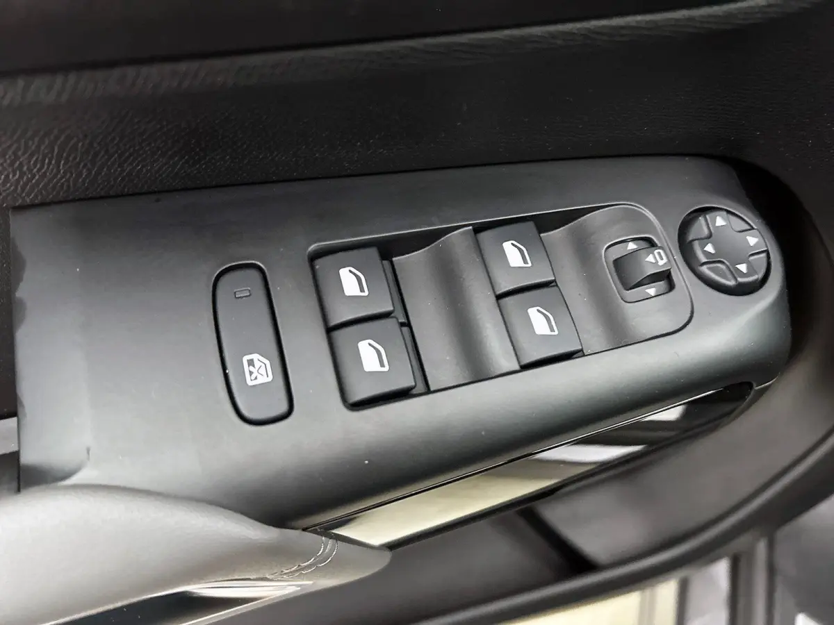 1.6 Plug-in Hybrid 225 Business Plus CAMERA | NAVI & CARPLAY | AD-CRUISE