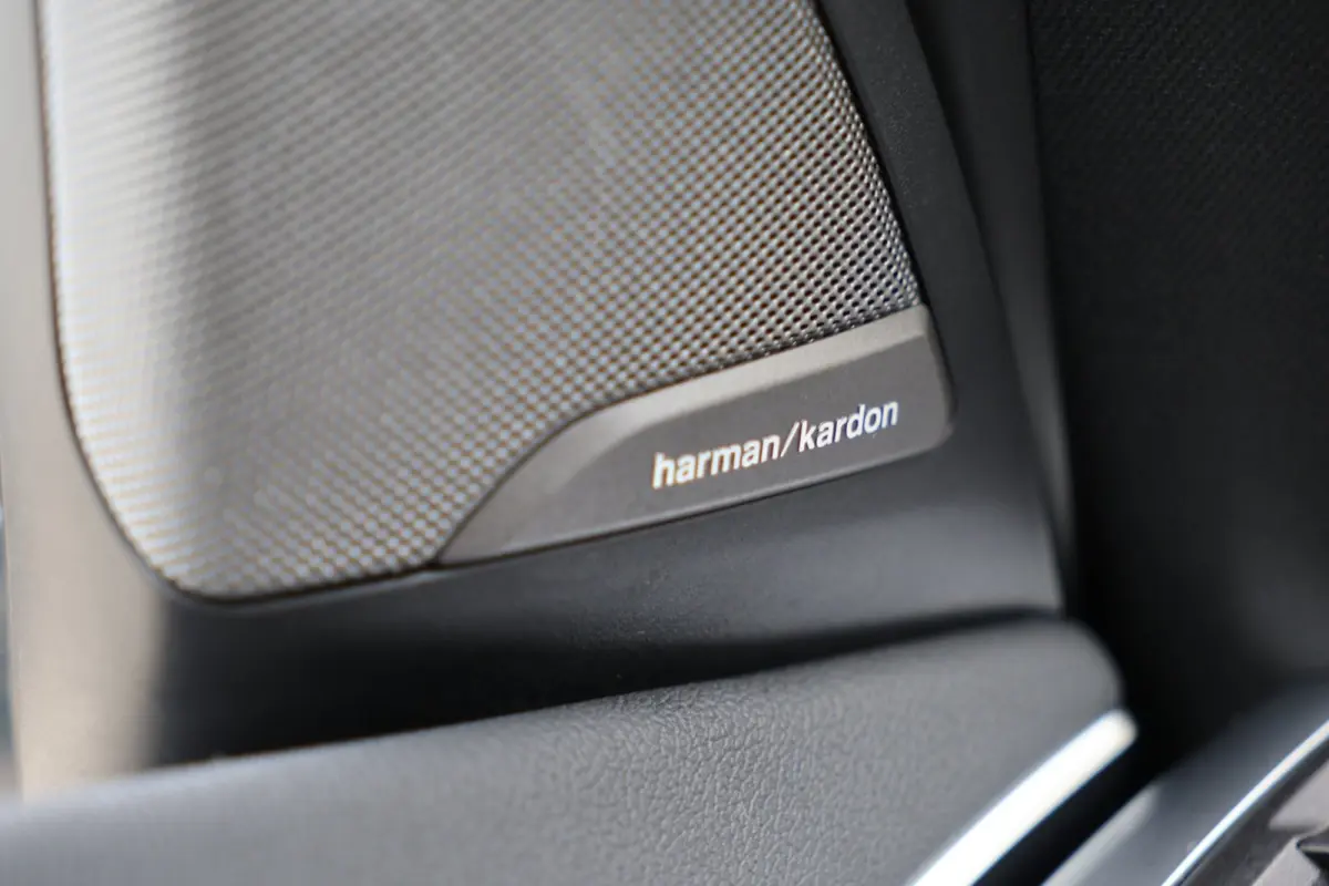 High Executive 80 kWh M-sport Shadowline | panoramadak | head up | laser light | elek. trekhaak | harmankardon | 1e eig.