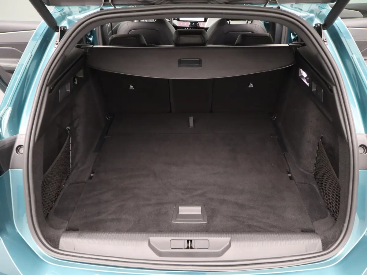 1.2 PureTech GT 360 Graden Camera | Elektrische Kofferklep | Dodehoekbewaking | Parkeersenoren Voor en Achter | Adaptive Cruise Control | Drive Assist | Elektrisch Verstelbare Stoelen met Ma