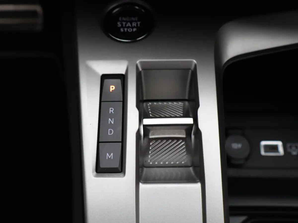1.2 PureTech GT 360 Graden Camera | Elektrische Kofferklep | Dodehoekbewaking | Parkeersenoren Voor en Achter | Adaptive Cruise Control | Drive Assist | Elektrisch Verstelbare Stoelen met Ma