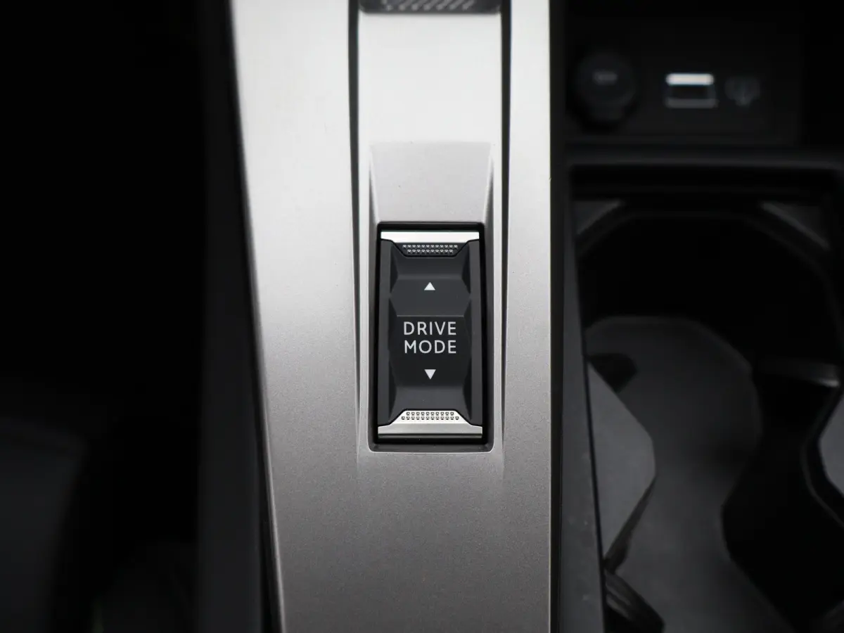 1.2 PureTech GT 360 Graden Camera | Elektrische Kofferklep | Dodehoekbewaking | Parkeersenoren Voor en Achter | Adaptive Cruise Control | Drive Assist | Elektrisch Verstelbare Stoelen met Ma
