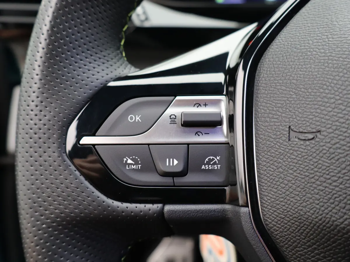 1.2 PureTech GT 360 Graden Camera | Elektrische Kofferklep | Dodehoekbewaking | Parkeersenoren Voor en Achter | Adaptive Cruise Control | Drive Assist | Elektrisch Verstelbare Stoelen met Ma