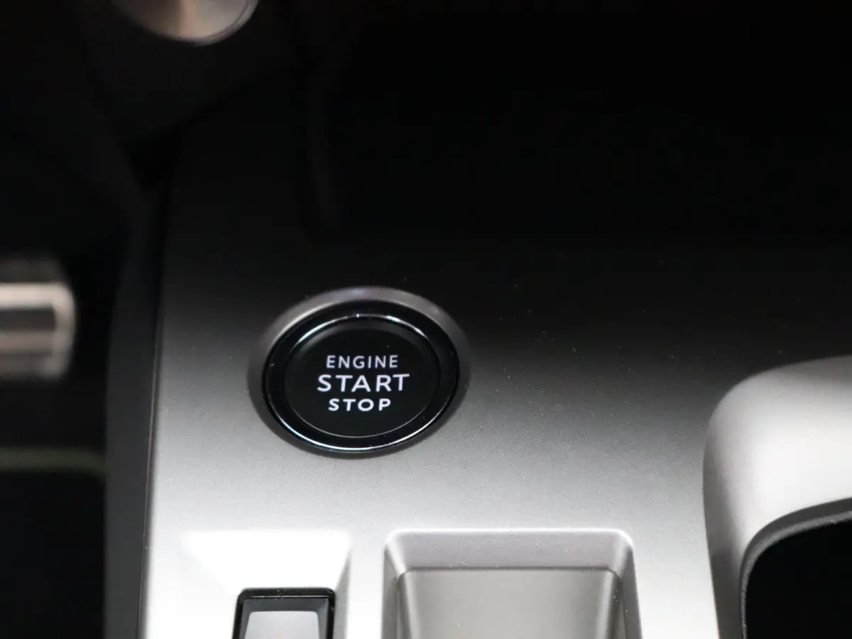 1.2 PureTech GT 360 Graden Camera | Elektrische Kofferklep | Dodehoekbewaking | Parkeersenoren Voor en Achter | Adaptive Cruise Control | Drive Assist | Elektrisch Verstelbare Stoelen met Ma