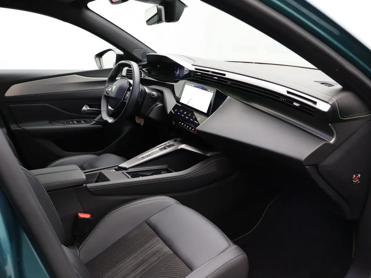 1.2 PureTech GT 360 Graden Camera | Elektrische Kofferklep | Dodehoekbewaking | Parkeersenoren Voor en Achter | Adaptive Cruise Control | Drive Assist | Elektrisch Verstelbare Stoelen met Ma