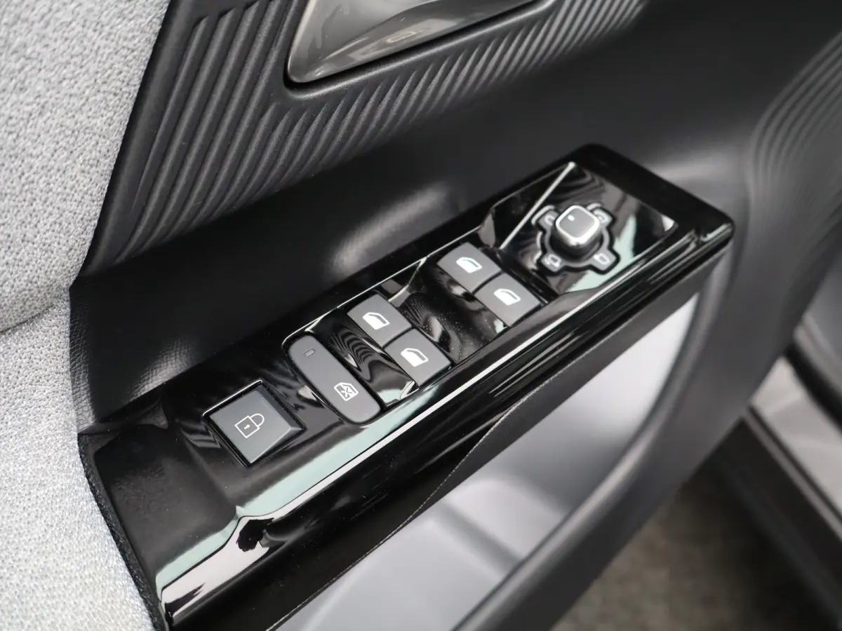 1.2 Hybrid 145 Max Afneembare Trekhaak | 360* Graden Camera | Adaptieve Cruise Control | Drive Assist | Elektrisch Verstelbare Stoelen | Stoelverwarming en Ventilatie