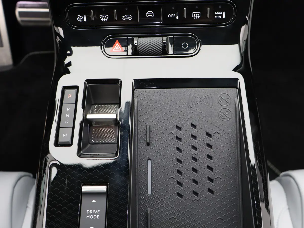 1.2 Hybrid 145 Max Afneembare Trekhaak | 360* Graden Camera | Adaptieve Cruise Control | Drive Assist | Elektrisch Verstelbare Stoelen | Stoelverwarming en Ventilatie