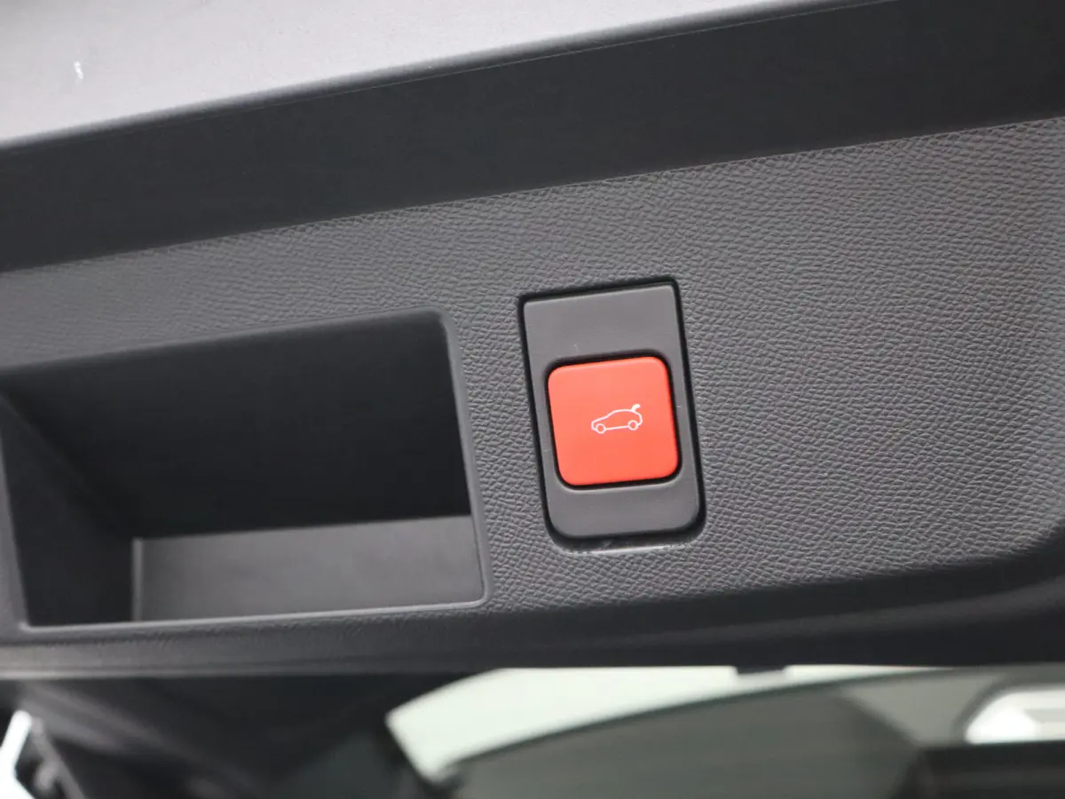 1.2 Hybrid 145 Max Afneembare Trekhaak | 360* Graden Camera | Adaptieve Cruise Control | Drive Assist | Elektrisch Verstelbare Stoelen | Stoelverwarming en Ventilatie