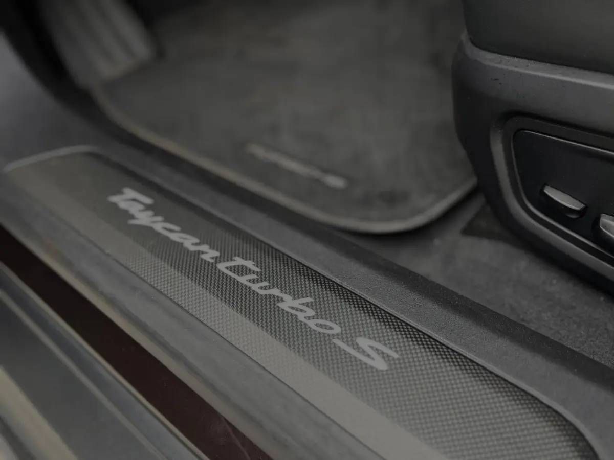 Turbo S 93 kWh VOLL!! (2e Eig, Dealer OndH, Carbon Pakket, Passagier Display, Bose, StoelVent, Sport Chrono, Etc)