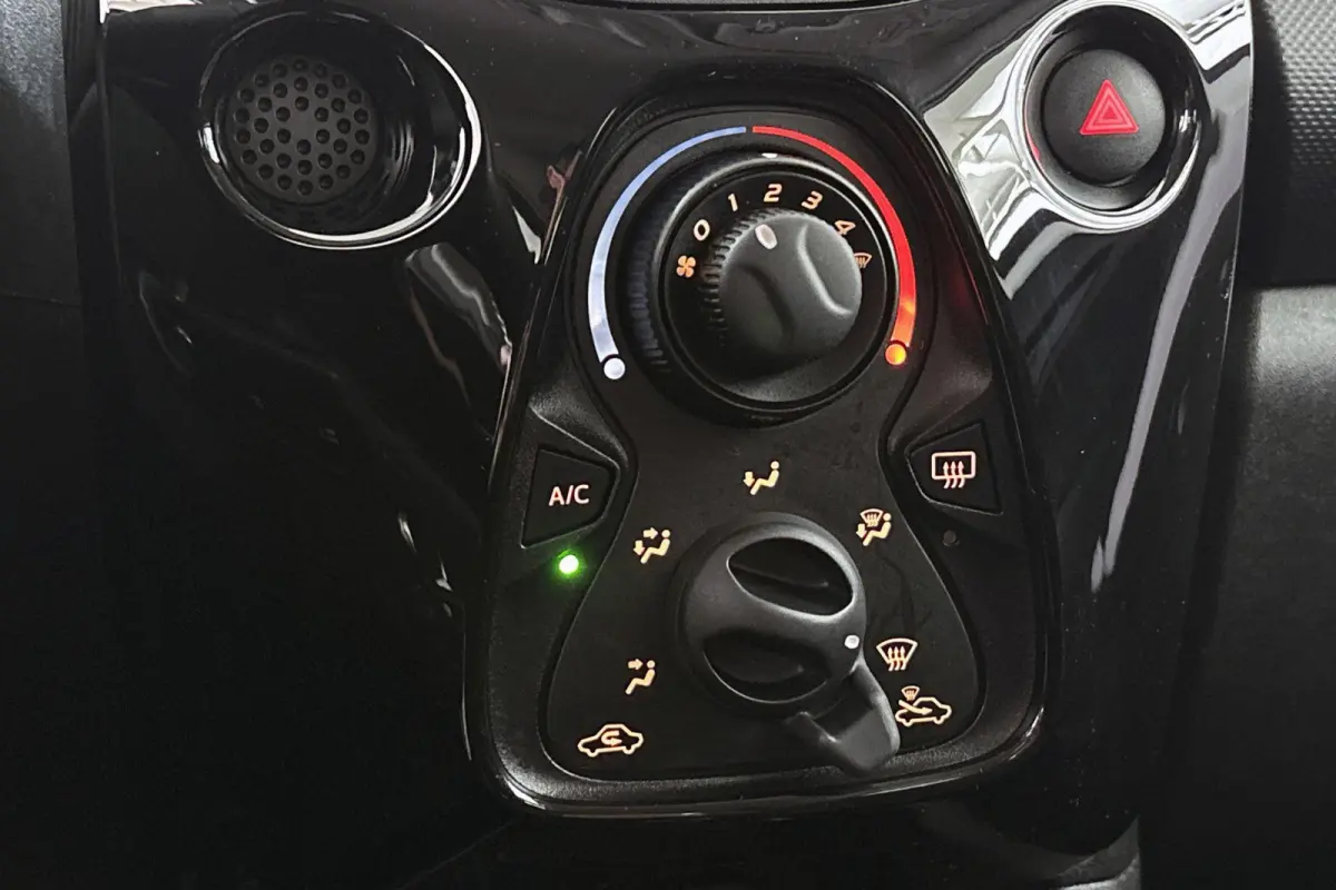 1.0 VTi Feel Automaat Airco Elektrische Ramen