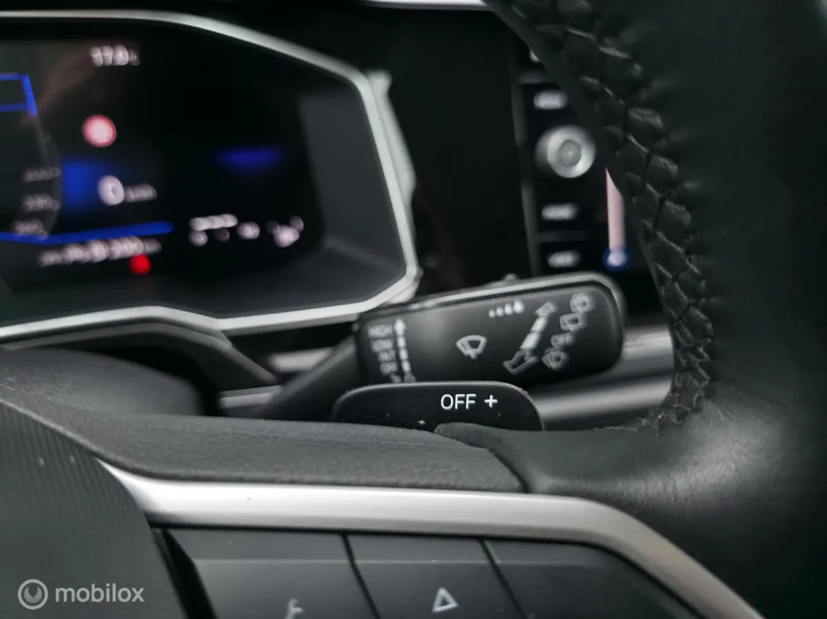 1.0 TSI / Alcantara / Stoelv. / Navi / Carpl.