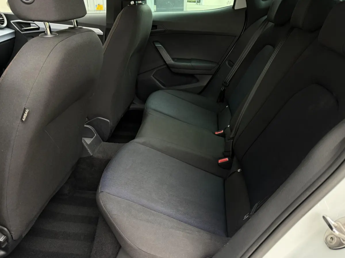 1.0 EcoTSI FR Plus Connect | Panorama dak | Full LED | Adaptieve Cruise | Stoelverwarming | Climate control |