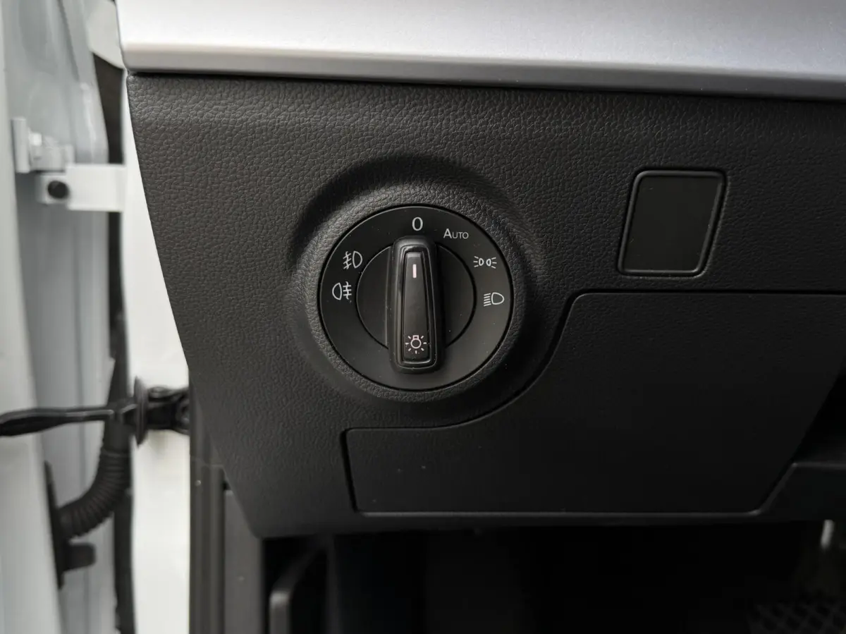 1.0 EcoTSI FR Plus Connect | Panorama dak | Full LED | Adaptieve Cruise | Stoelverwarming | Climate control |