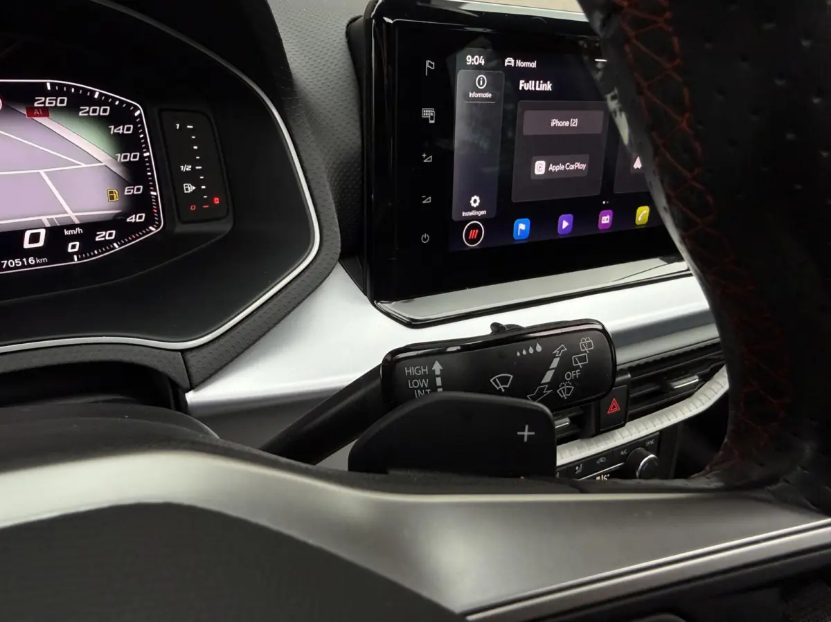 1.0 EcoTSI FR Plus Connect | Panorama dak | Full LED | Adaptieve Cruise | Stoelverwarming | Climate control |