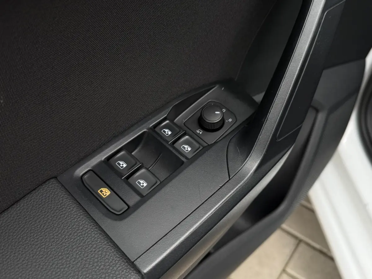 1.0 EcoTSI FR Plus Connect | Panorama dak | Full LED | Adaptieve Cruise | Stoelverwarming | Climate control |