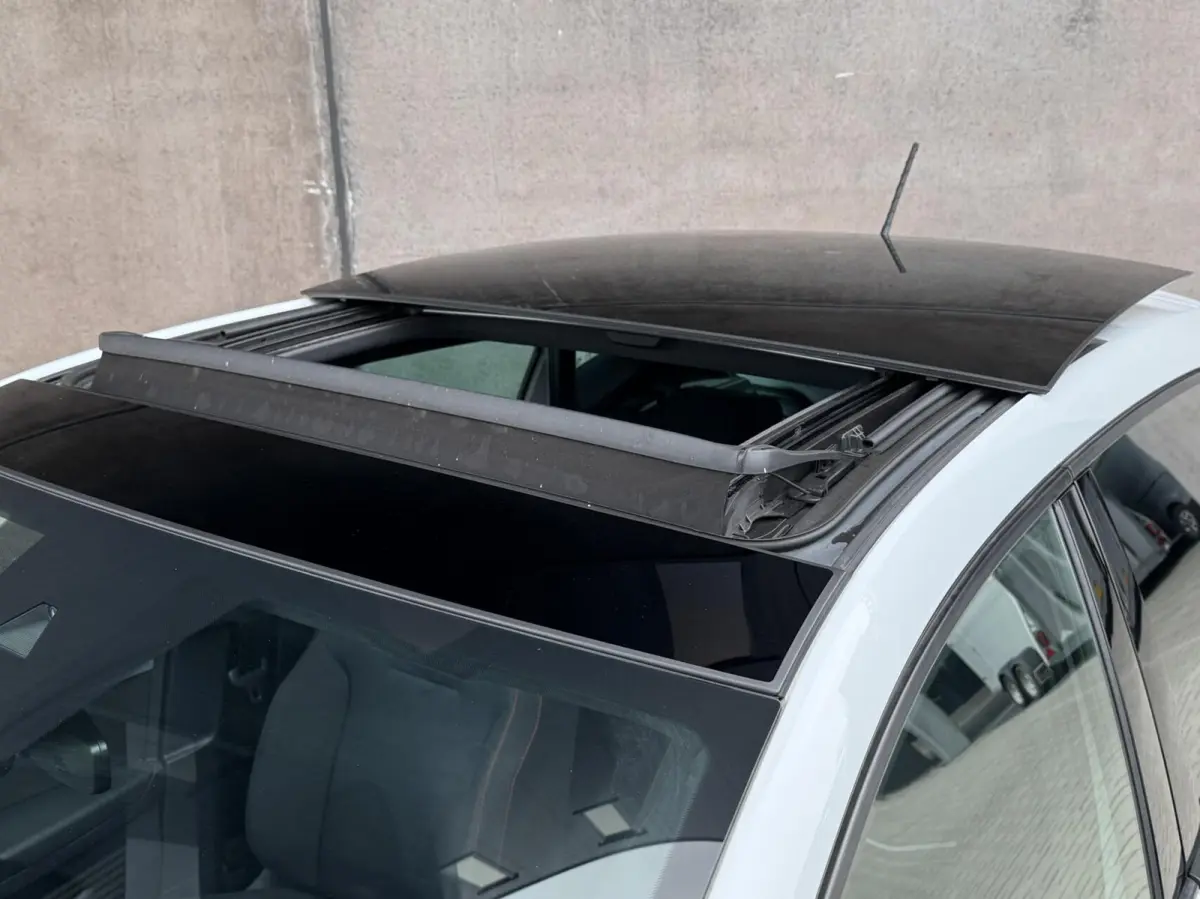 1.0 EcoTSI FR Plus Connect | Panorama dak | Full LED | Adaptieve Cruise | Stoelverwarming | Climate control |