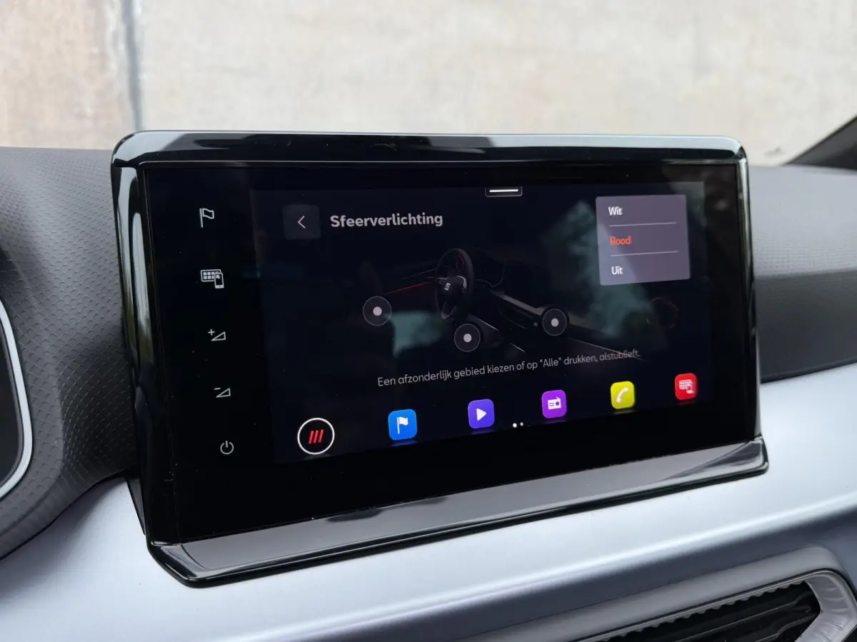 1.0 EcoTSI FR Plus Connect | Panorama dak | Full LED | Adaptieve Cruise | Stoelverwarming | Climate control |