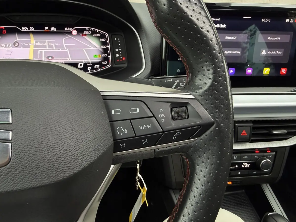 1.0 EcoTSI FR Plus Connect | Panorama dak | Full LED | Adaptieve Cruise | Stoelverwarming | Climate control |