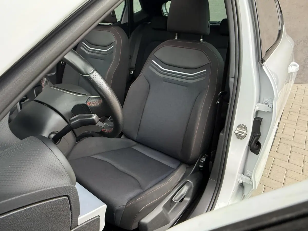 1.0 EcoTSI FR Plus Connect | Panorama dak | Full LED | Adaptieve Cruise | Stoelverwarming | Climate control |