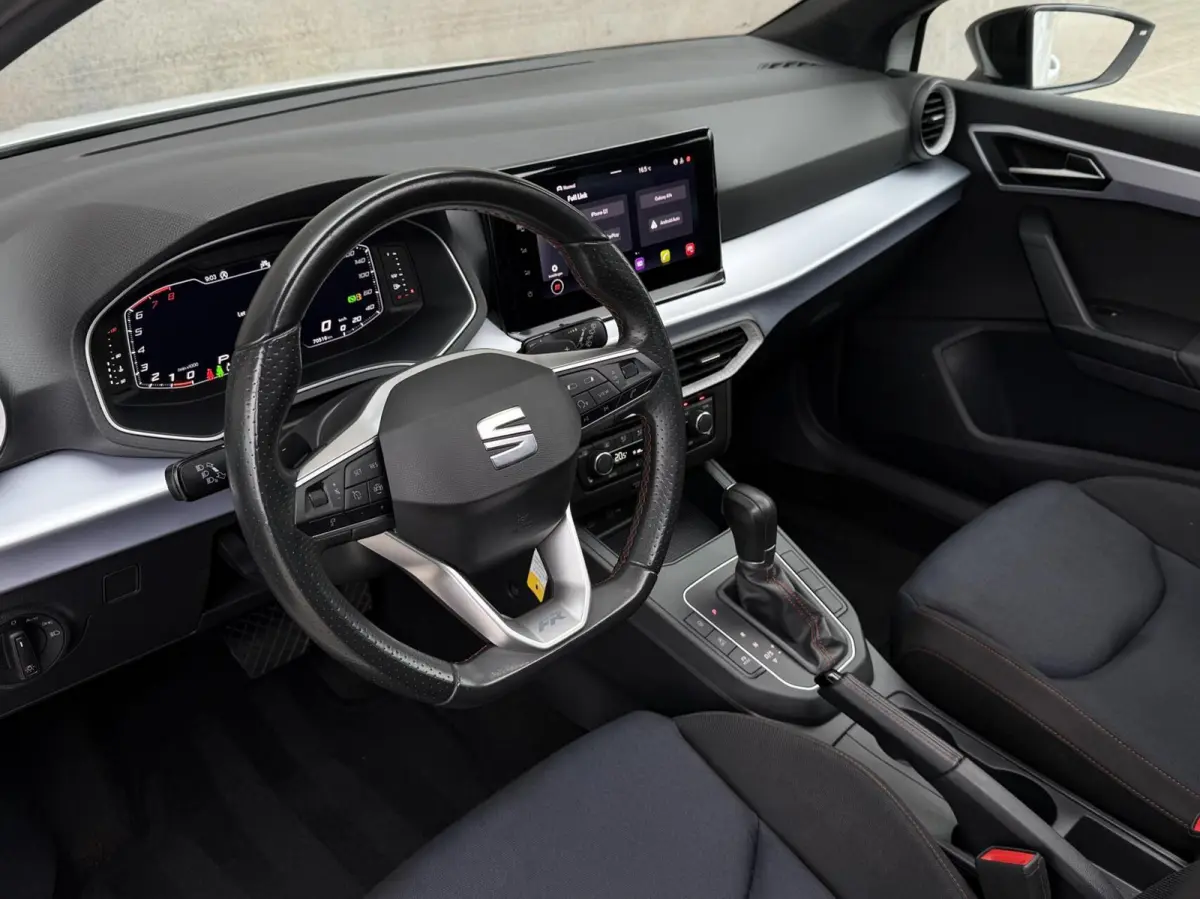 1.0 EcoTSI FR Plus Connect | Panorama dak | Full LED | Adaptieve Cruise | Stoelverwarming | Climate control |