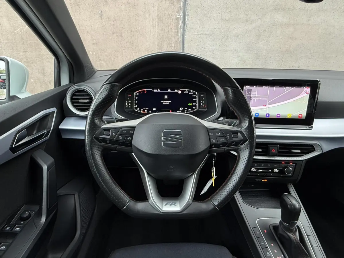 1.0 EcoTSI FR Plus Connect | Panorama dak | Full LED | Adaptieve Cruise | Stoelverwarming | Climate control |