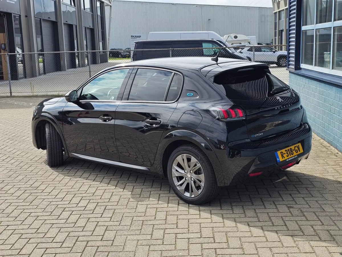 EV Allure Pack 50 kWh | Achterbank in delen neerklapbaar | Achteruitrijcamera | Airco (automatisch)Apple Carplay/Android Auto|telefoonintegratie premium,navigatie,voorstoelen verwarmbaar