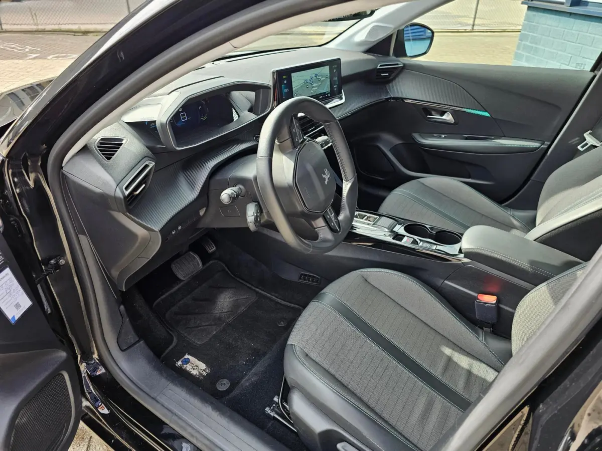 EV Allure Pack 50 kWh | Achterbank in delen neerklapbaar | Achteruitrijcamera | Airco (automatisch)Apple Carplay/Android Auto|telefoonintegratie premium,navigatie,voorstoelen verwarmbaar