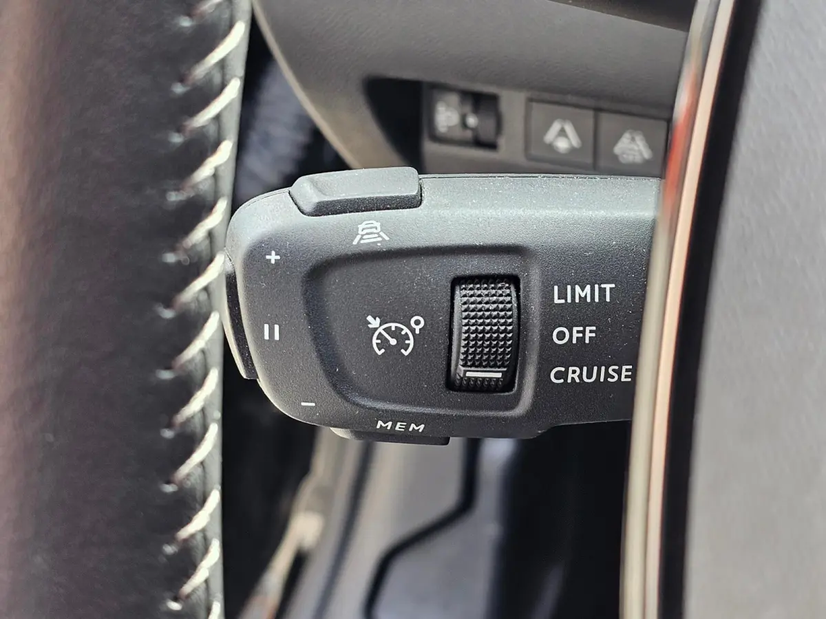 EV Allure Pack 50 kWh | Achterbank in delen neerklapbaar | Achteruitrijcamera | Airco (automatisch)Apple Carplay/Android Auto|telefoonintegratie premium,navigatie,voorstoelen verwarmbaar