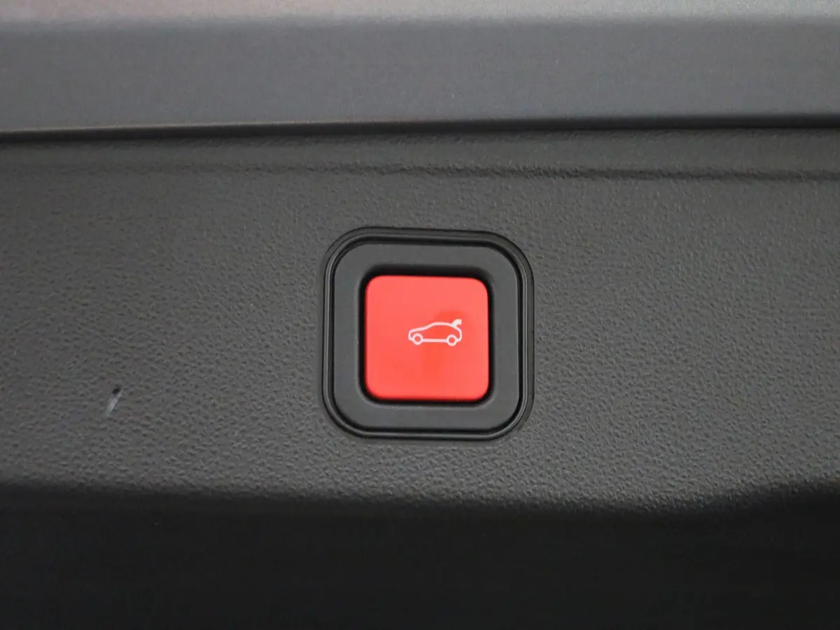 Longitude 54 kWh | Navigatie | Camera | Stoelverwarming | Parkeersensoren Voor/Achter | Apple Carplay&Android Auto