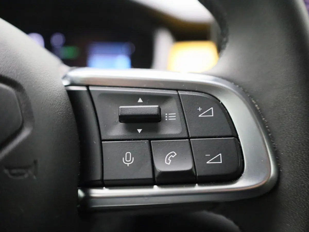 Longitude 54 kWh | Navigatie | Camera | Stoelverwarming | Parkeersensoren Voor/Achter | Apple Carplay&Android Auto